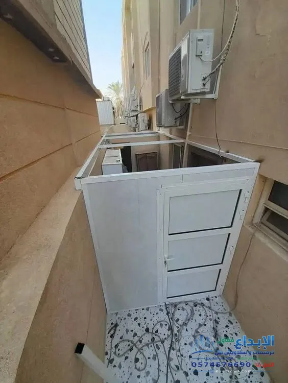 جدران جدة من ساندوتش بنل